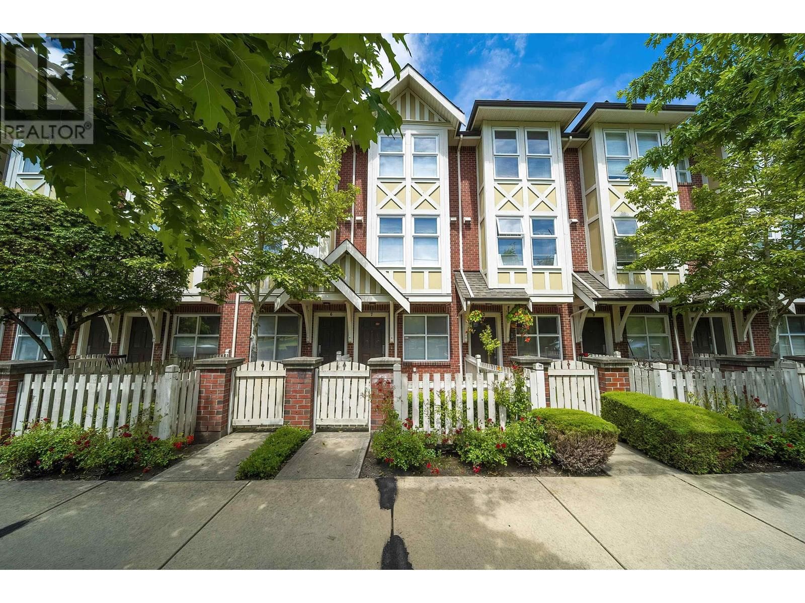7 9333 FERNDALE ROAD in City Centre