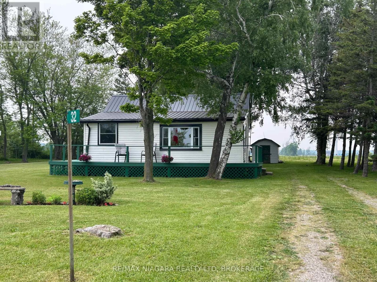 32 ERIE HEIGHTS LINE in