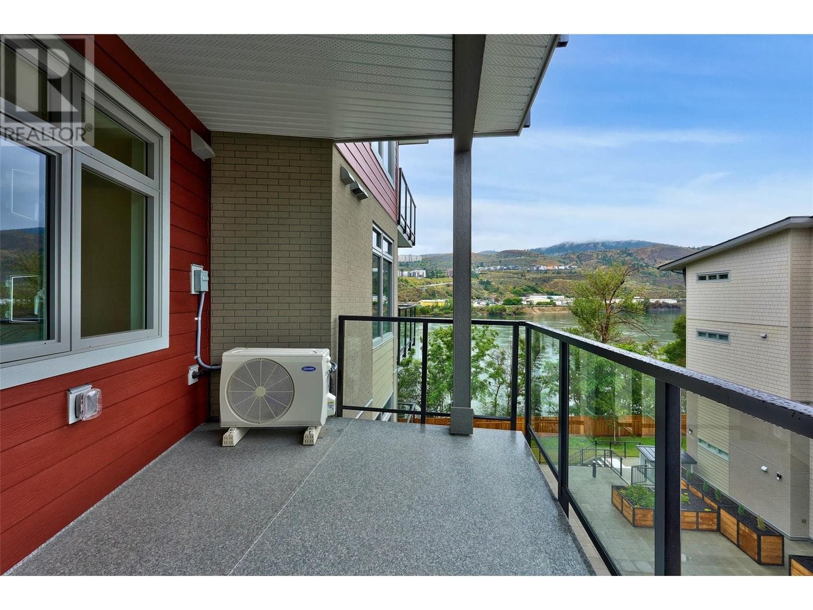 207 ROYAL AVENUE UNIT 507 in North Shore
