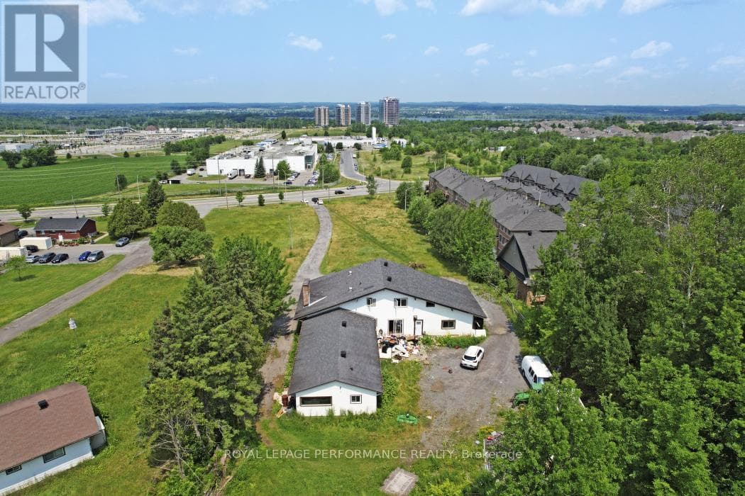 1016 OLD MONTREAL ROAD in CARDINAL CREEK
