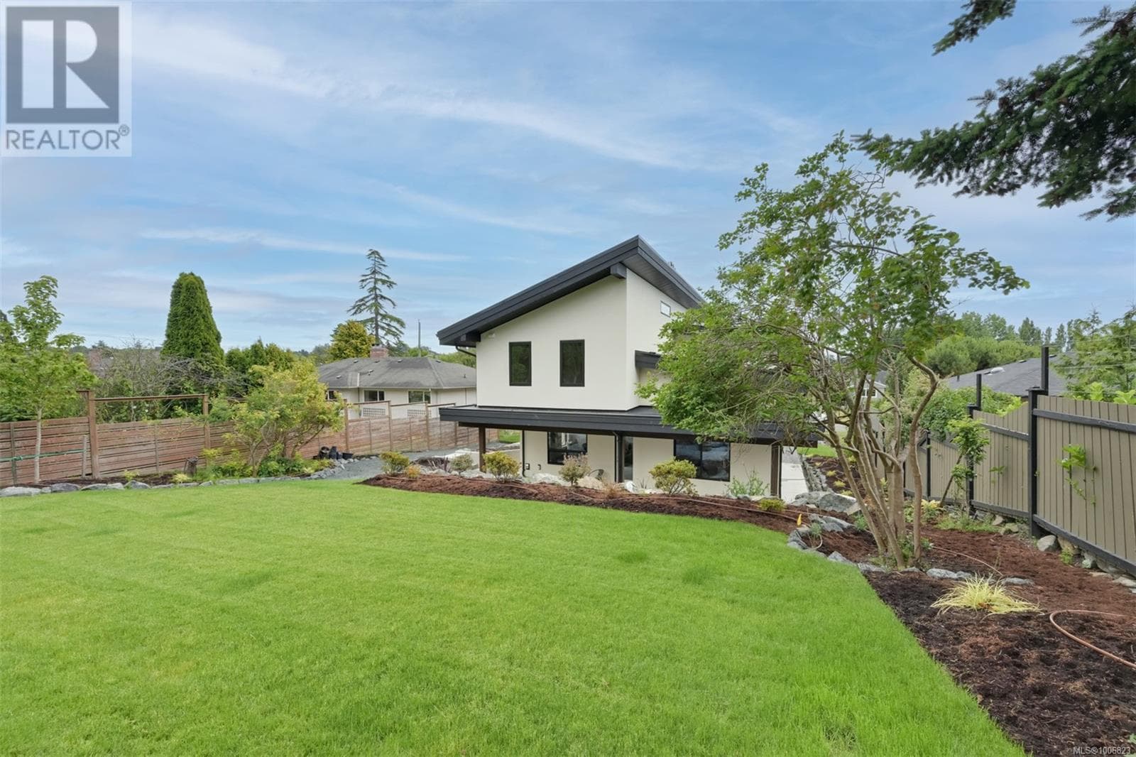 1624 WARREN GARDENS in Rockland
