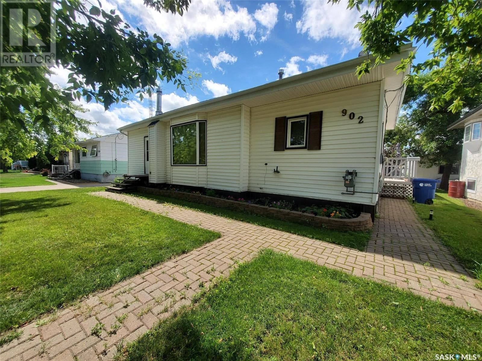 902 FRANCIS STREET in