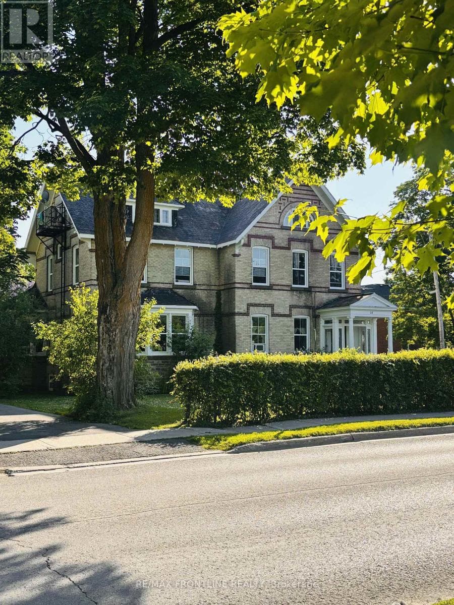 38 DRUMMOND STREET W in