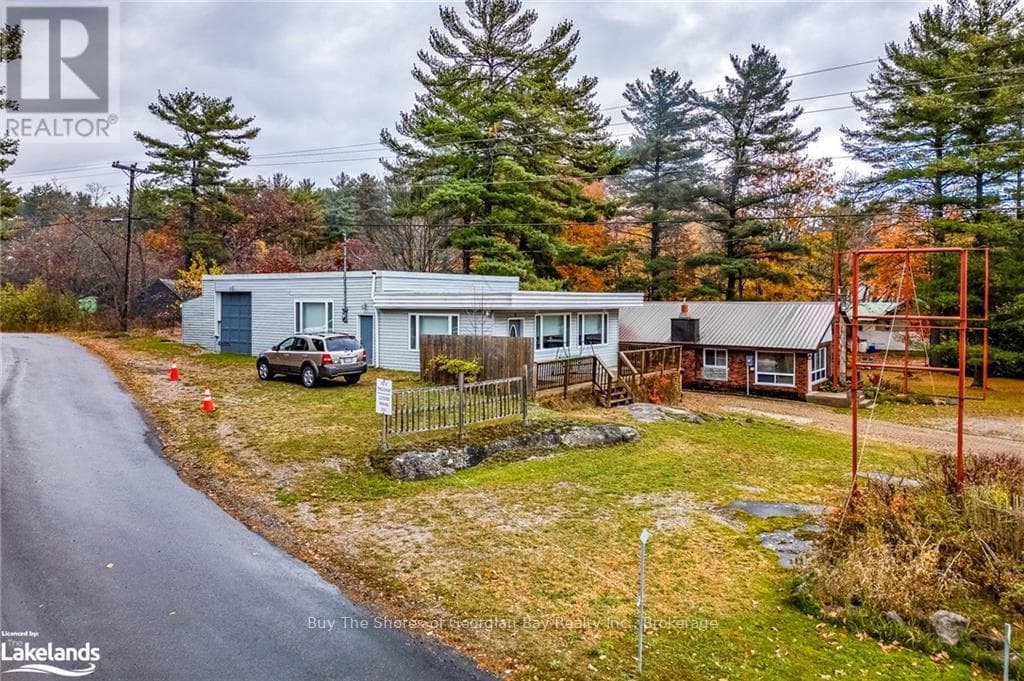 2512 HONEY HARBOUR ROAD in