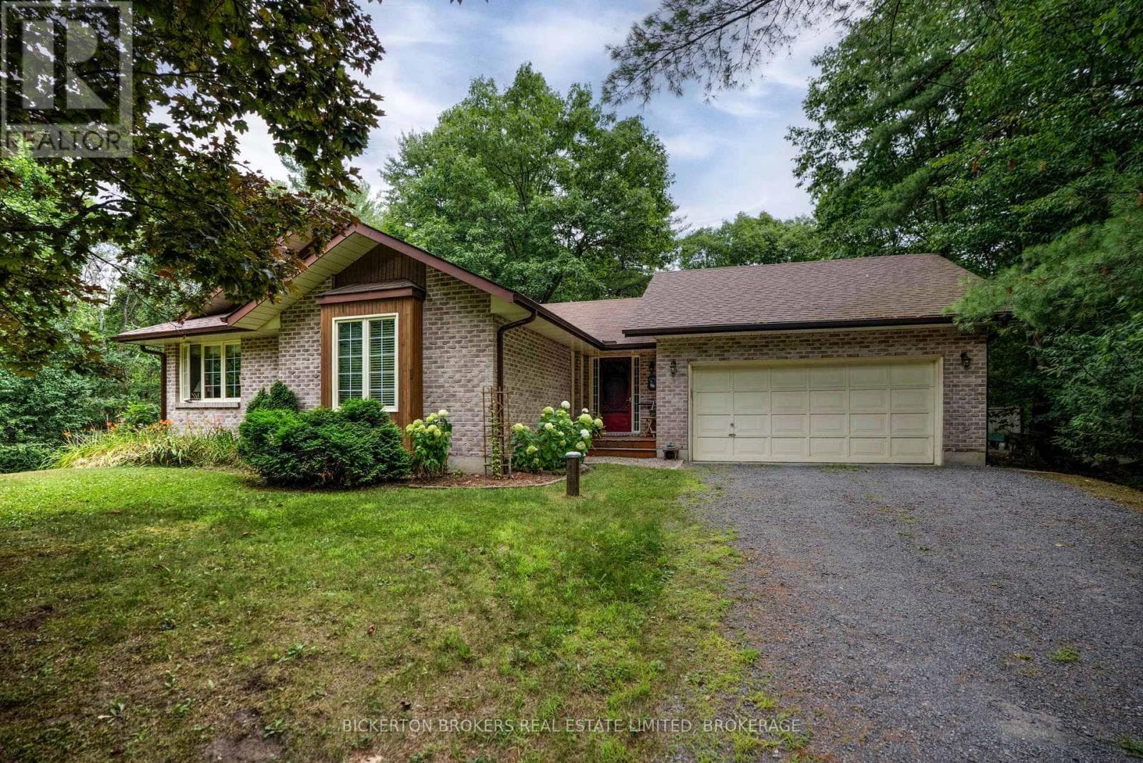 16 VILLAGE ESTATES ROAD S in