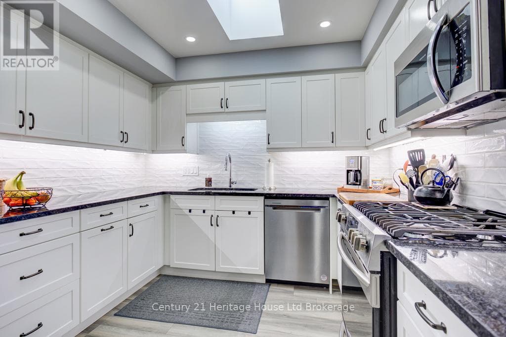 26 EDWIN CRESCENT in