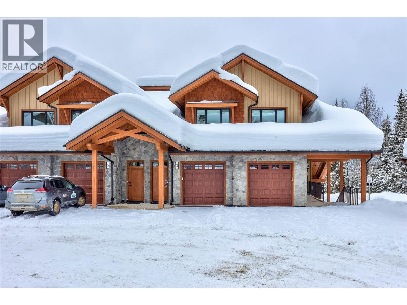 7005 MCGILLIVRAY LAKE Drive Unit# 17 in