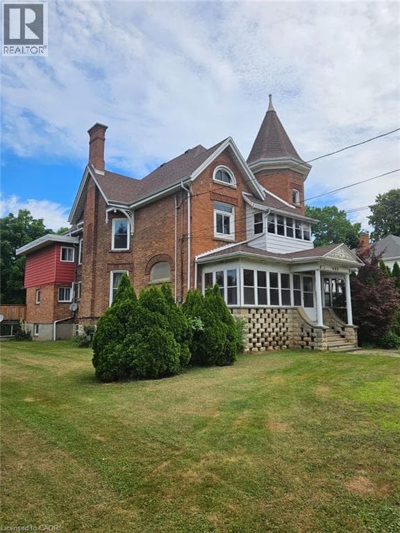 463 KING Street W in