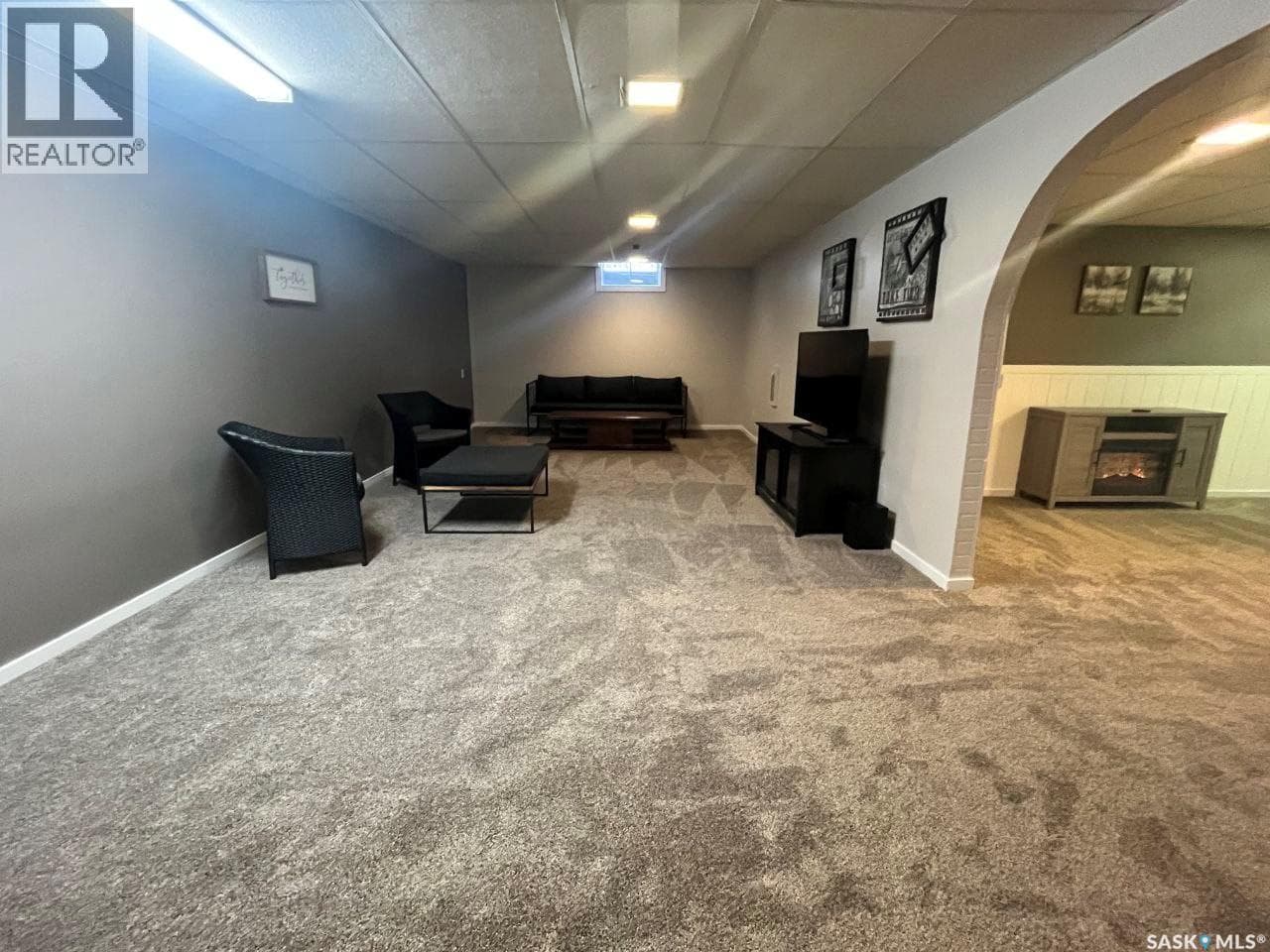 303 2nd AVENUE W in