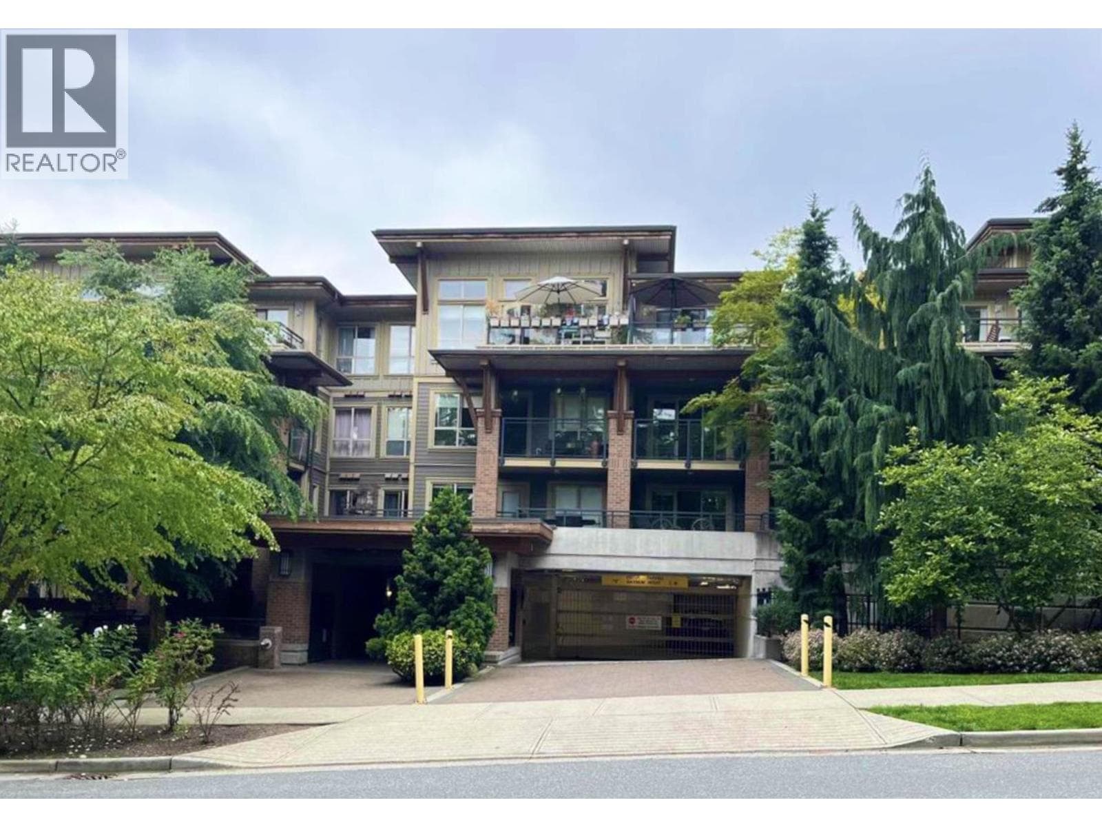 317 1633 MACKAY AVENUE in Marine Hamilton