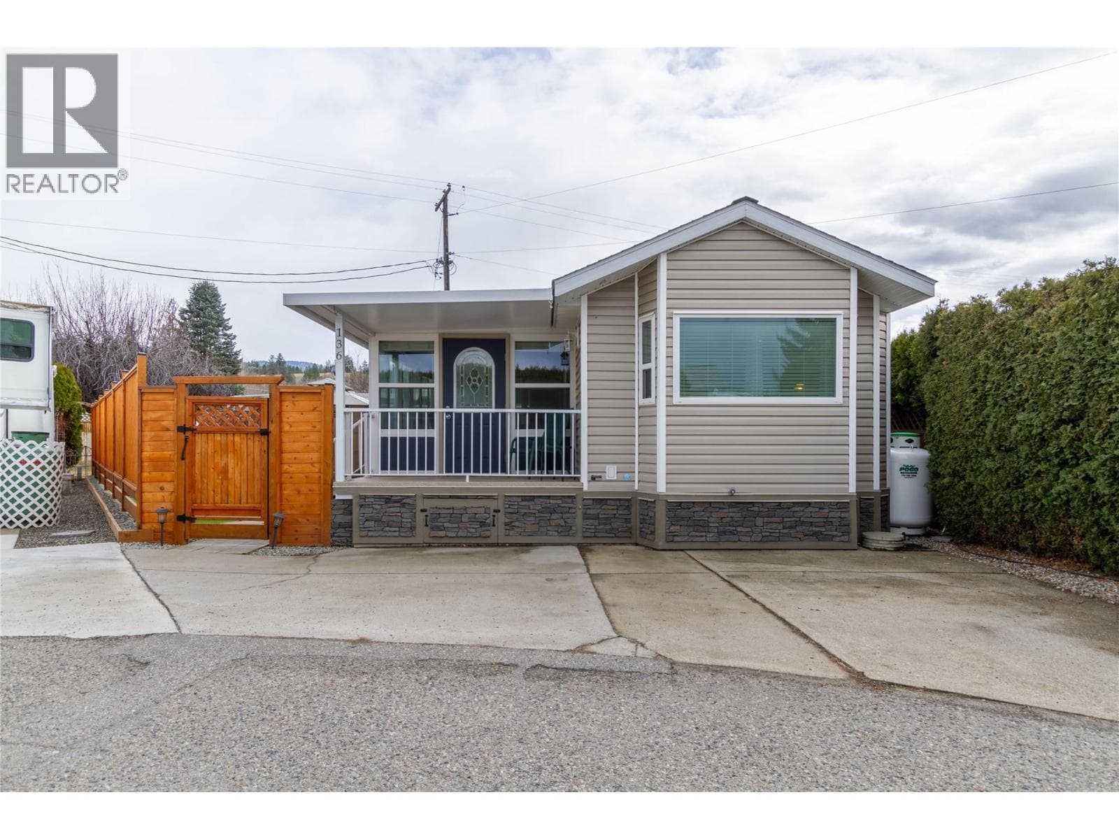 136 415 COMMONWEALTH ROAD in Highway 97
