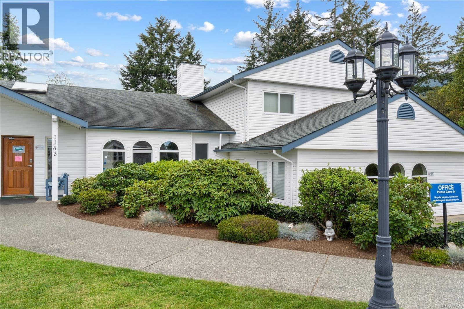 2139 NIMPKISH LAKE WAY in