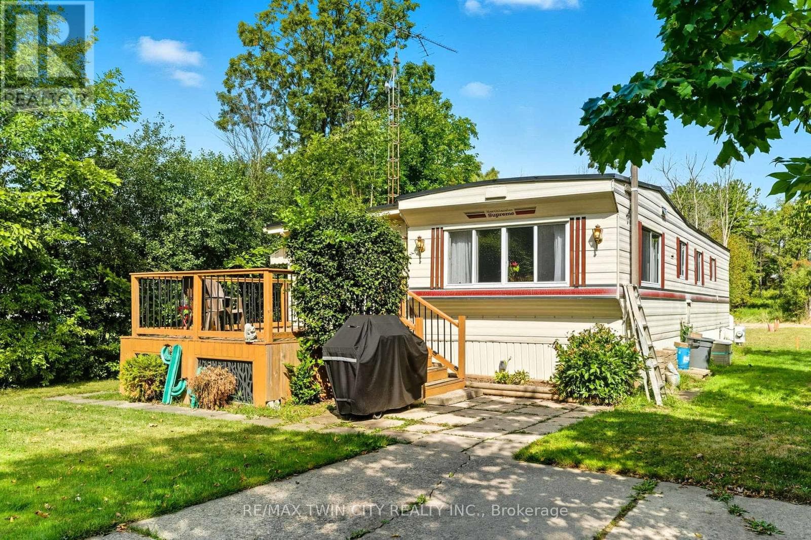7 SUNVALLEY - 1429 SHEFFIELD ROAD in 1100