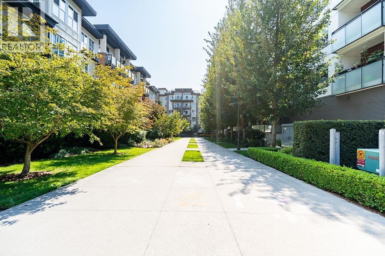 207 5928 BIRNEY AVENUE in