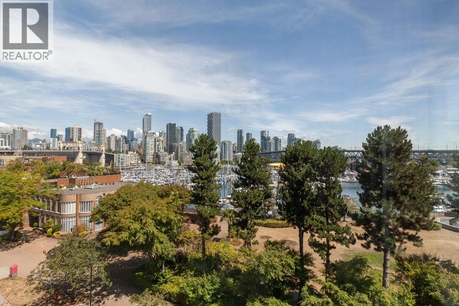 411 1450 PENNYFARTHING DRIVE in Fairview