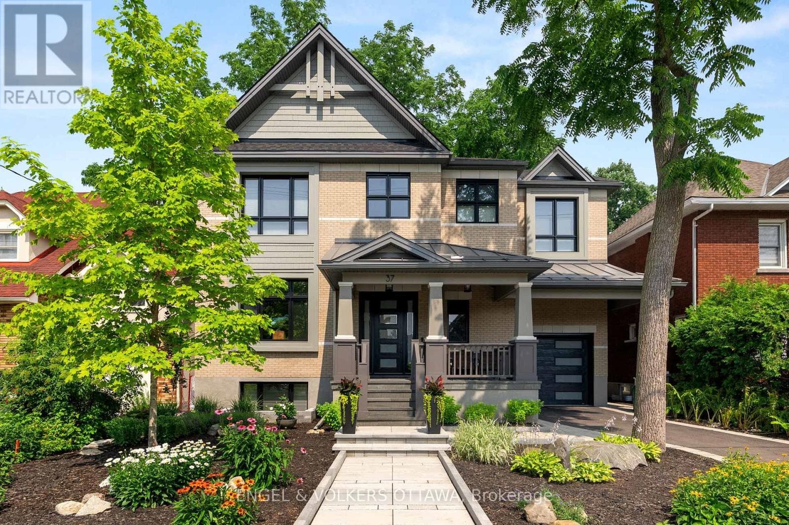 37 CLARENDON AVENUE in ISLAND PARK-WELLINGTON VILLAGE