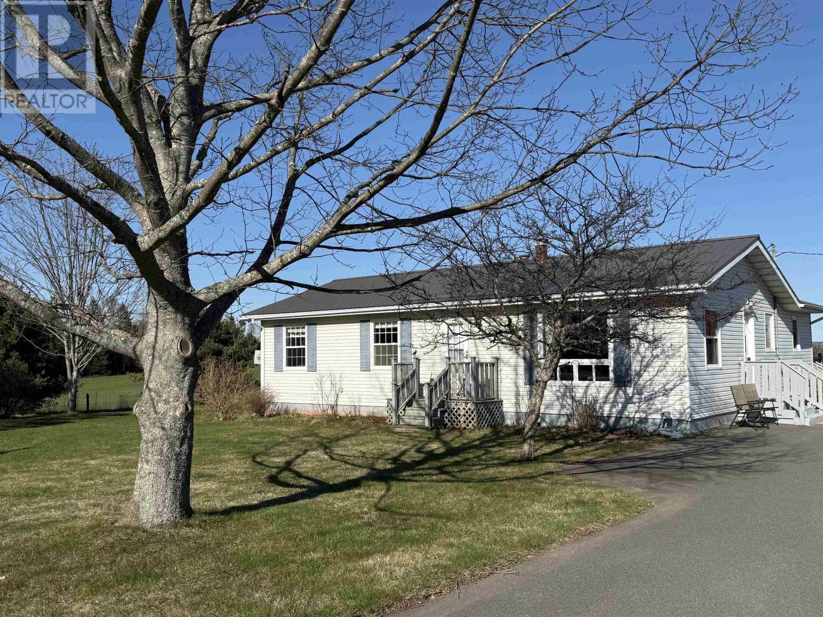 3592 Trans Canada Hwy in