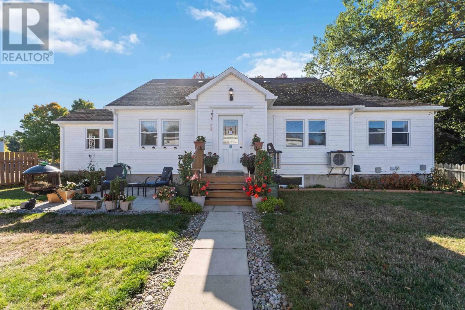 796 800 MAIN STREET in