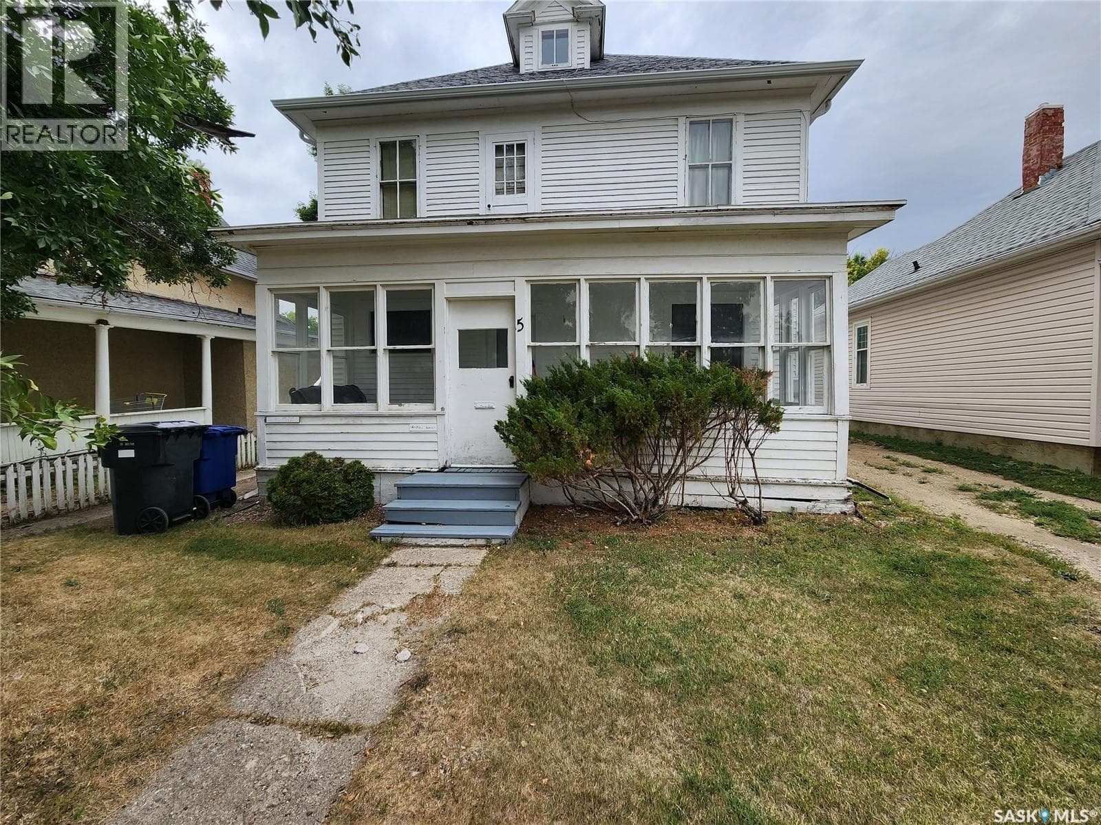 5 PRAIRIE AVENUE in