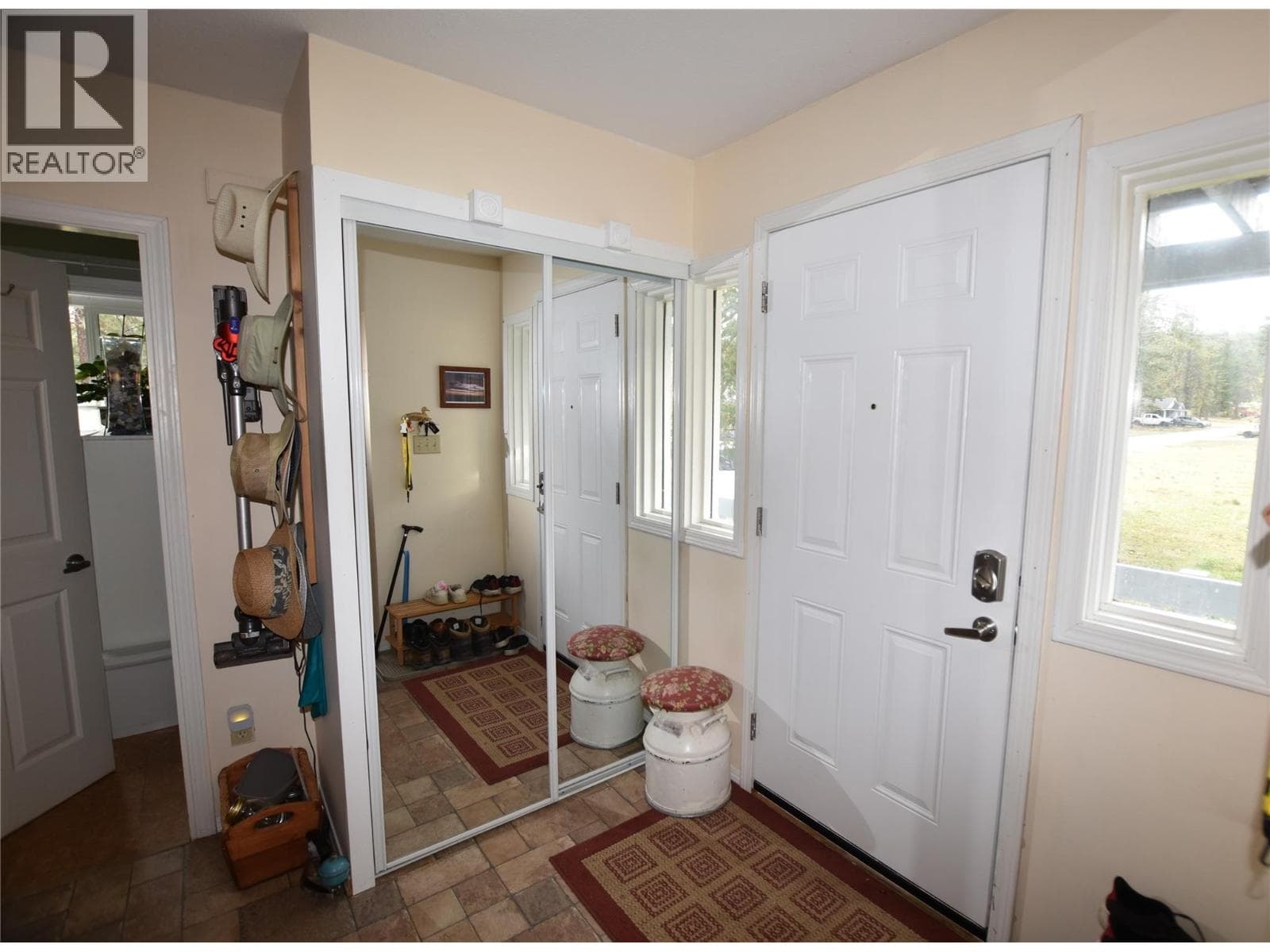 415 HUMMINGBIRD AVENUE in