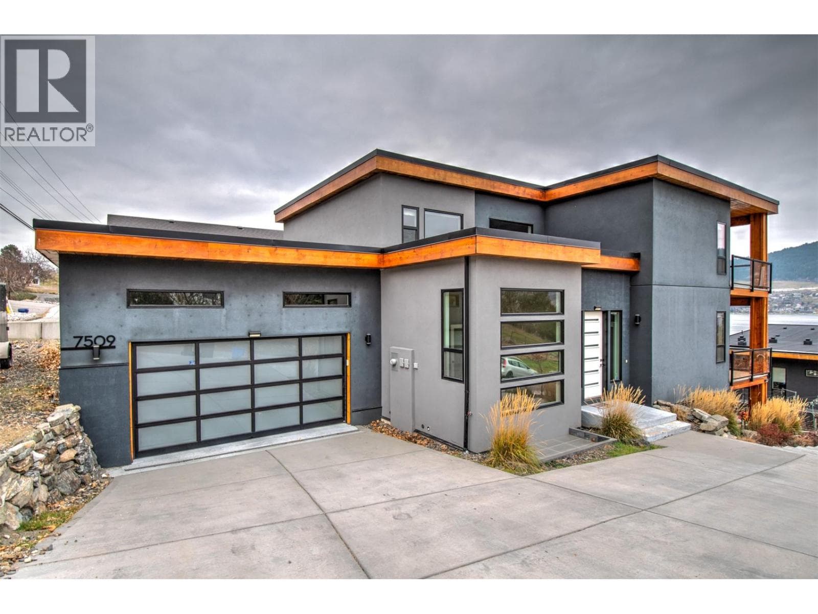 7509 KENNEDY LANE in