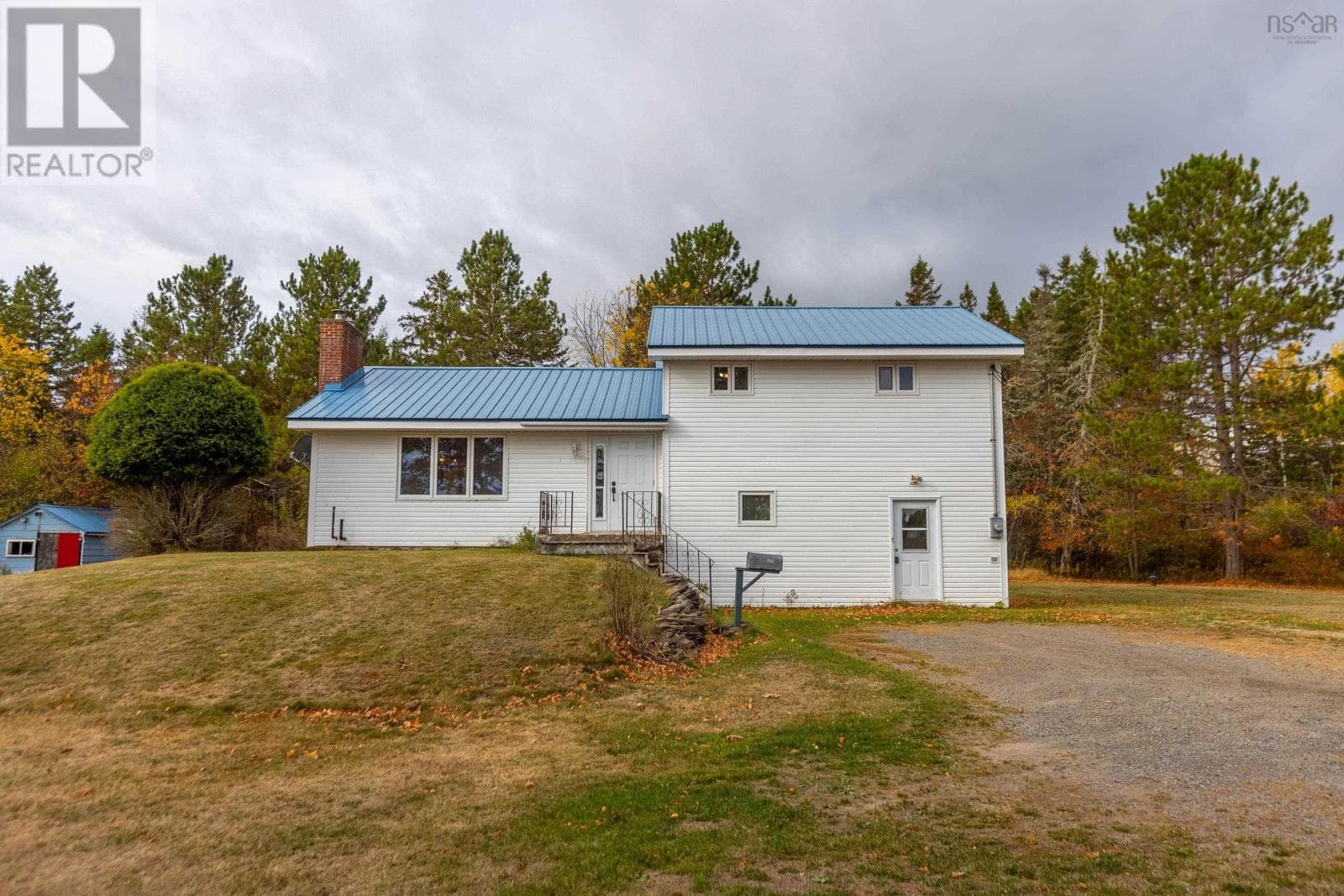 9242 HIGHWAY 2 in