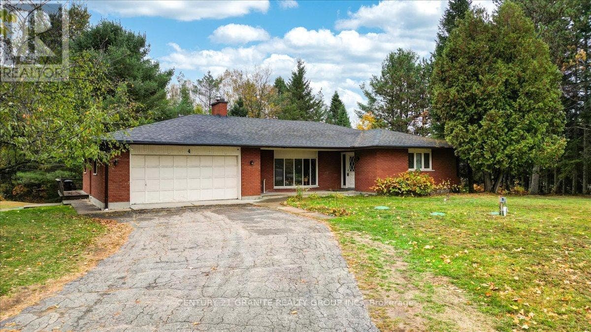 4 MAXWELL SETTLEMENT ROAD in