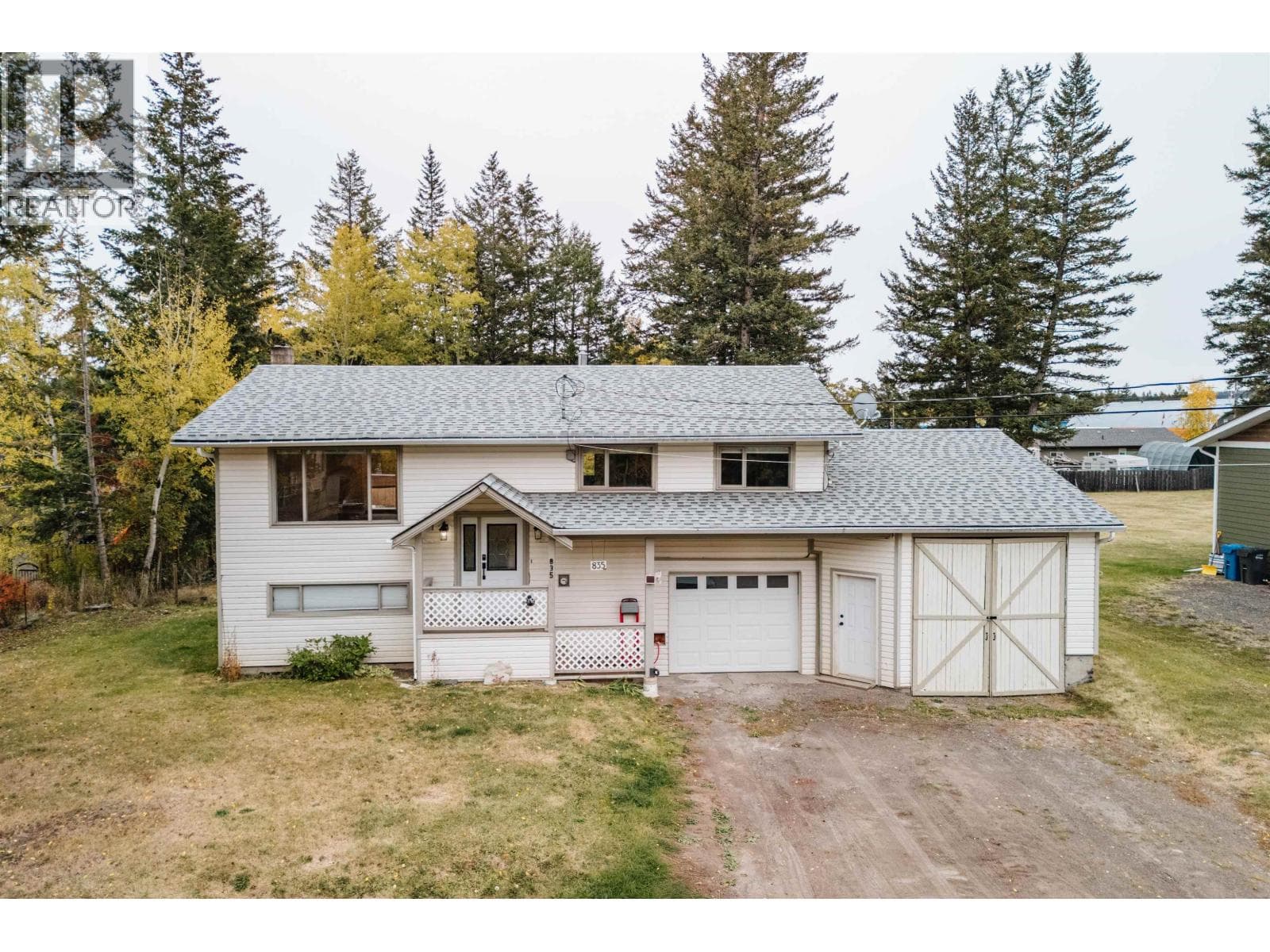 835 SPRUCE AVENUE in