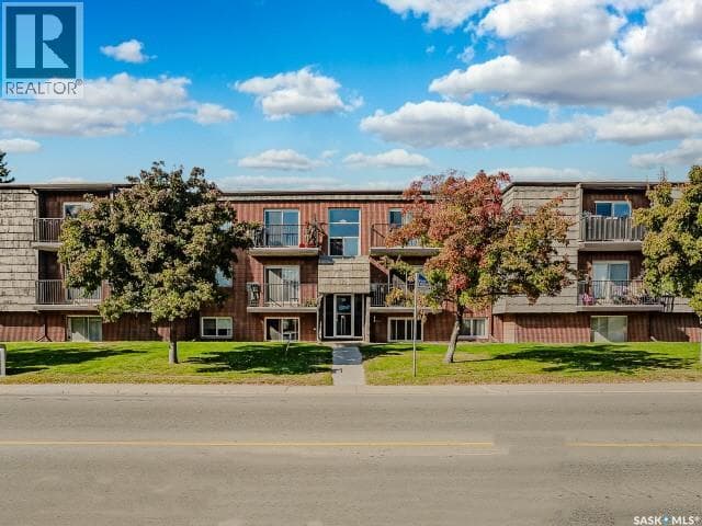 11 20 Assiniboine STREET in Riverheights