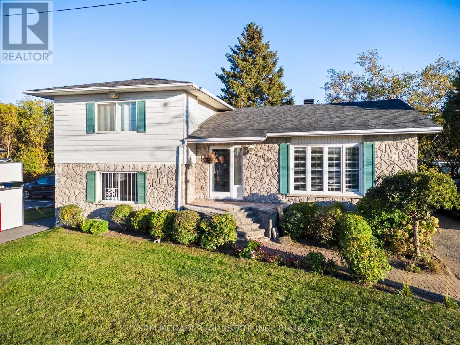 2705 LAURIER STREET in