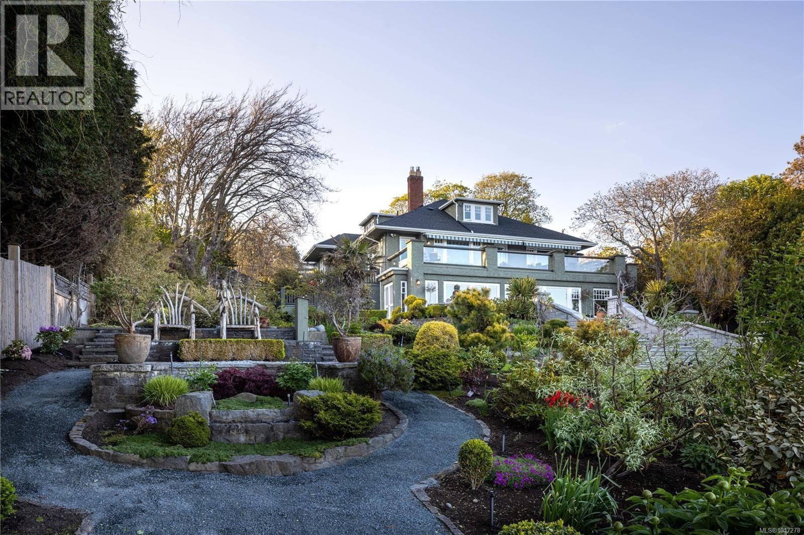 261 KING GEORGE TERRACE in