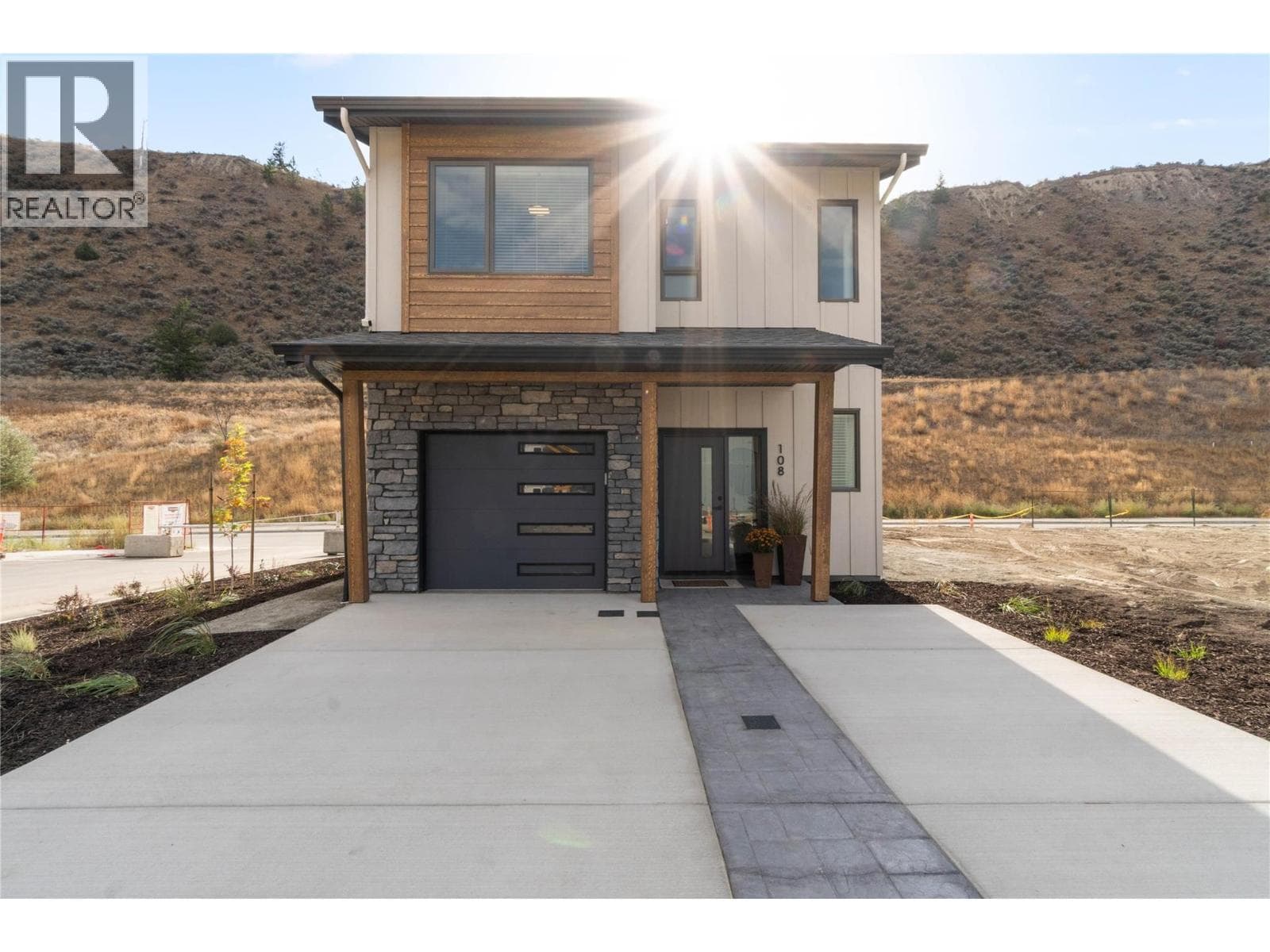 3580 VALLEYVIEW DRIVE UNIT 108 in Juniper Ridge