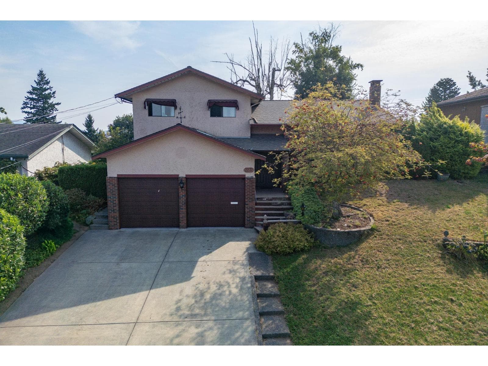 2272 BEVAN CRESCENT in South Clearbrook