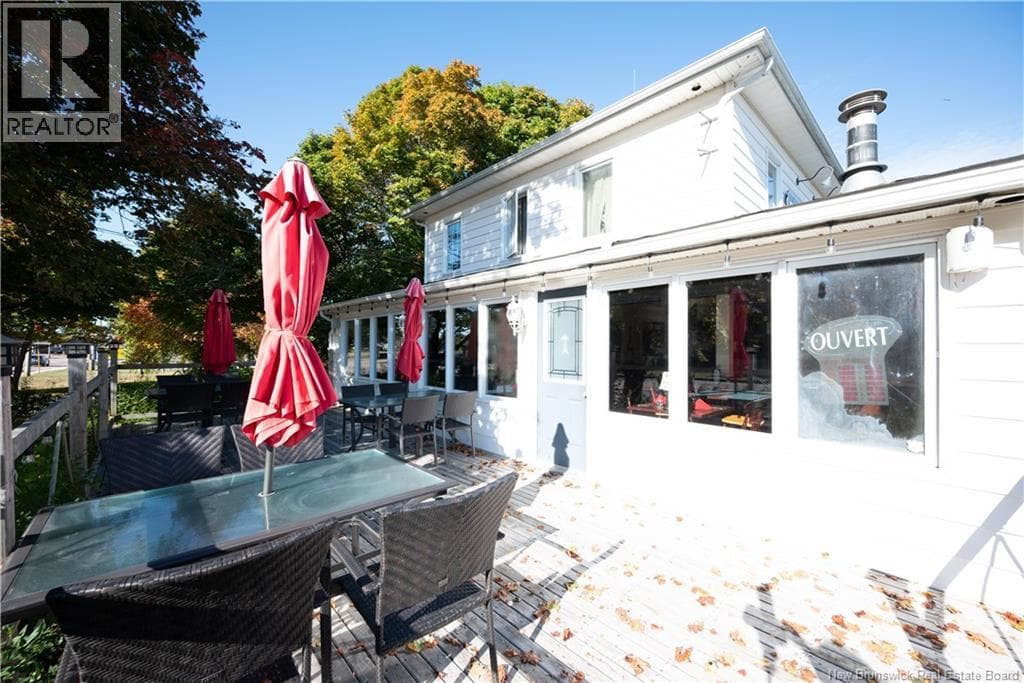 562 RUE MAIN in