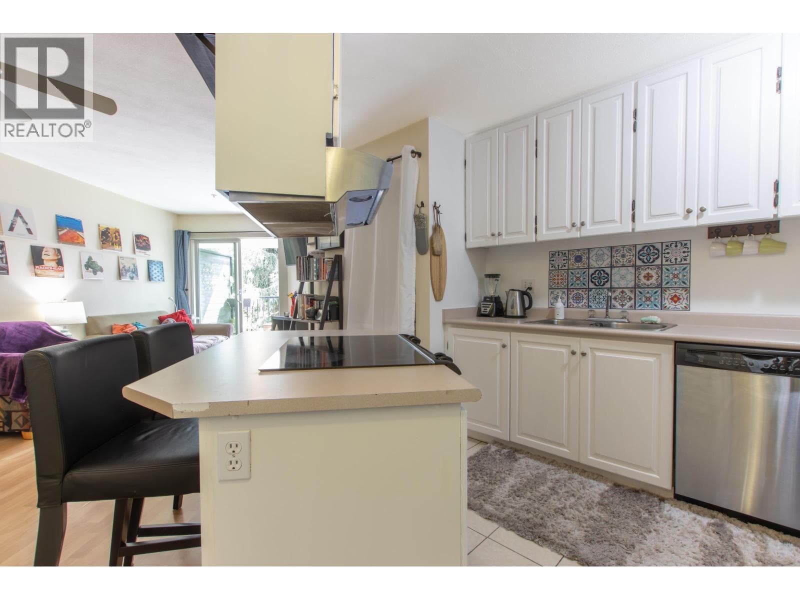 E210 40180 WILLOW CRESCENT in