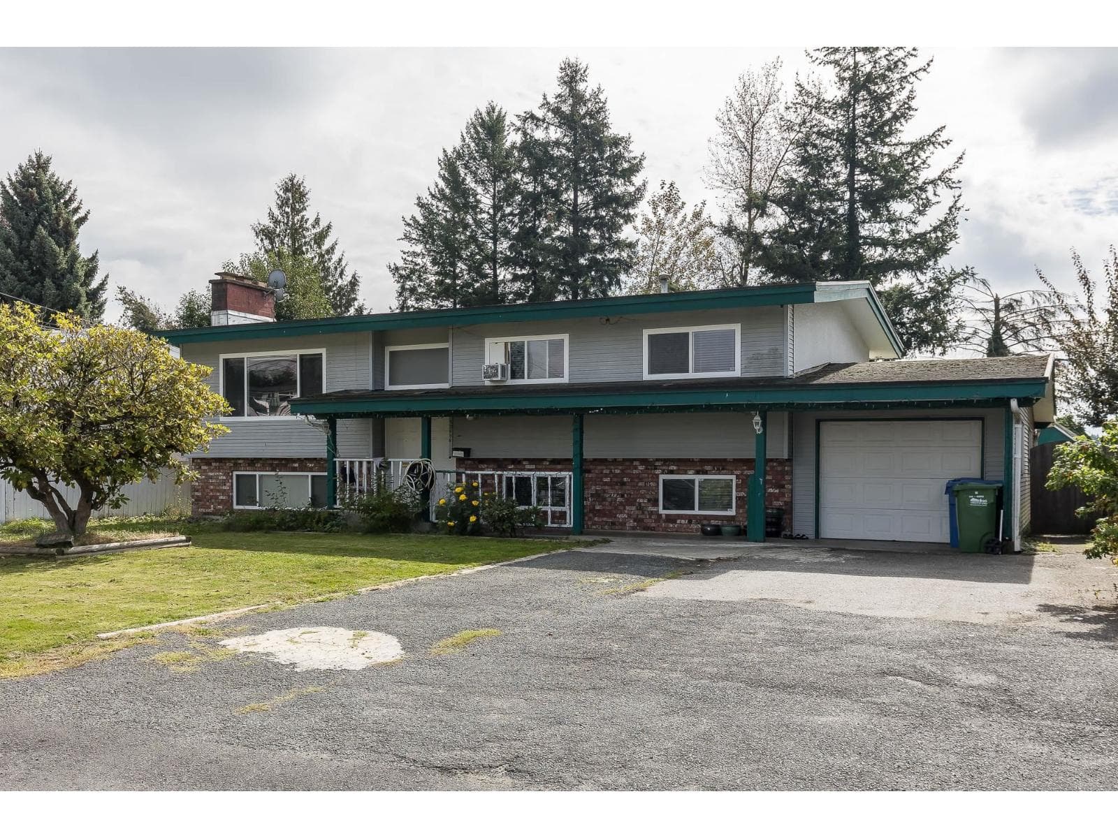 32698 PANDORA AVENUE in South Clearbrook