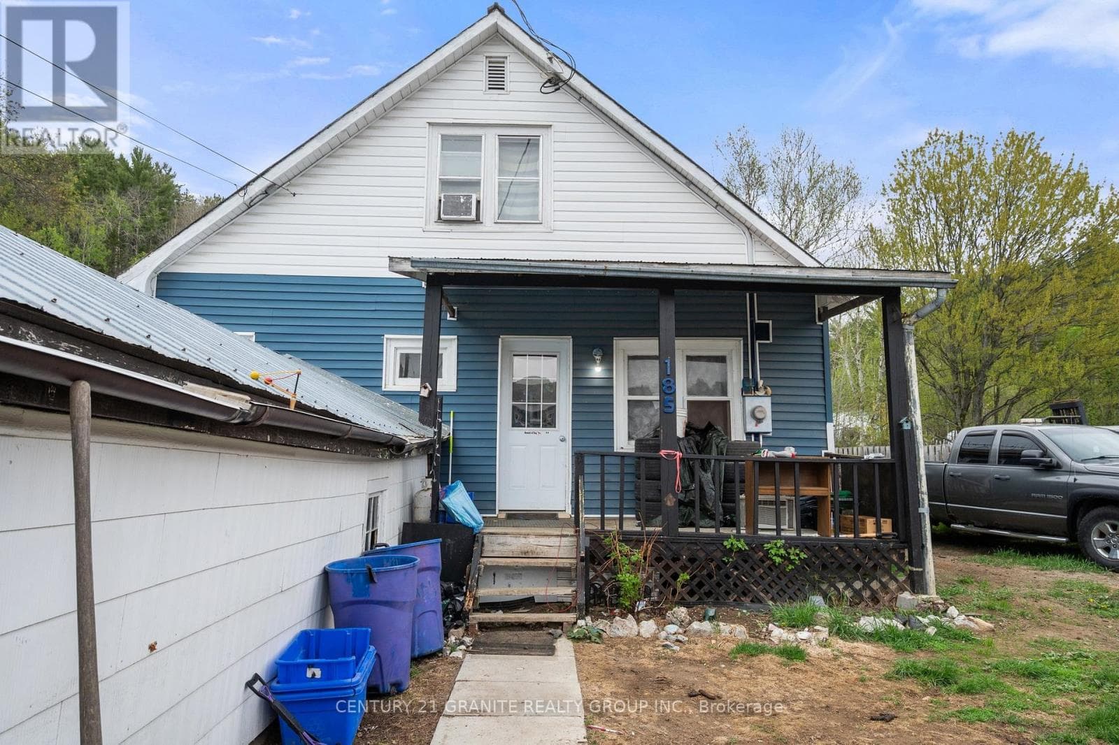 185 HASTINGS STREET N in