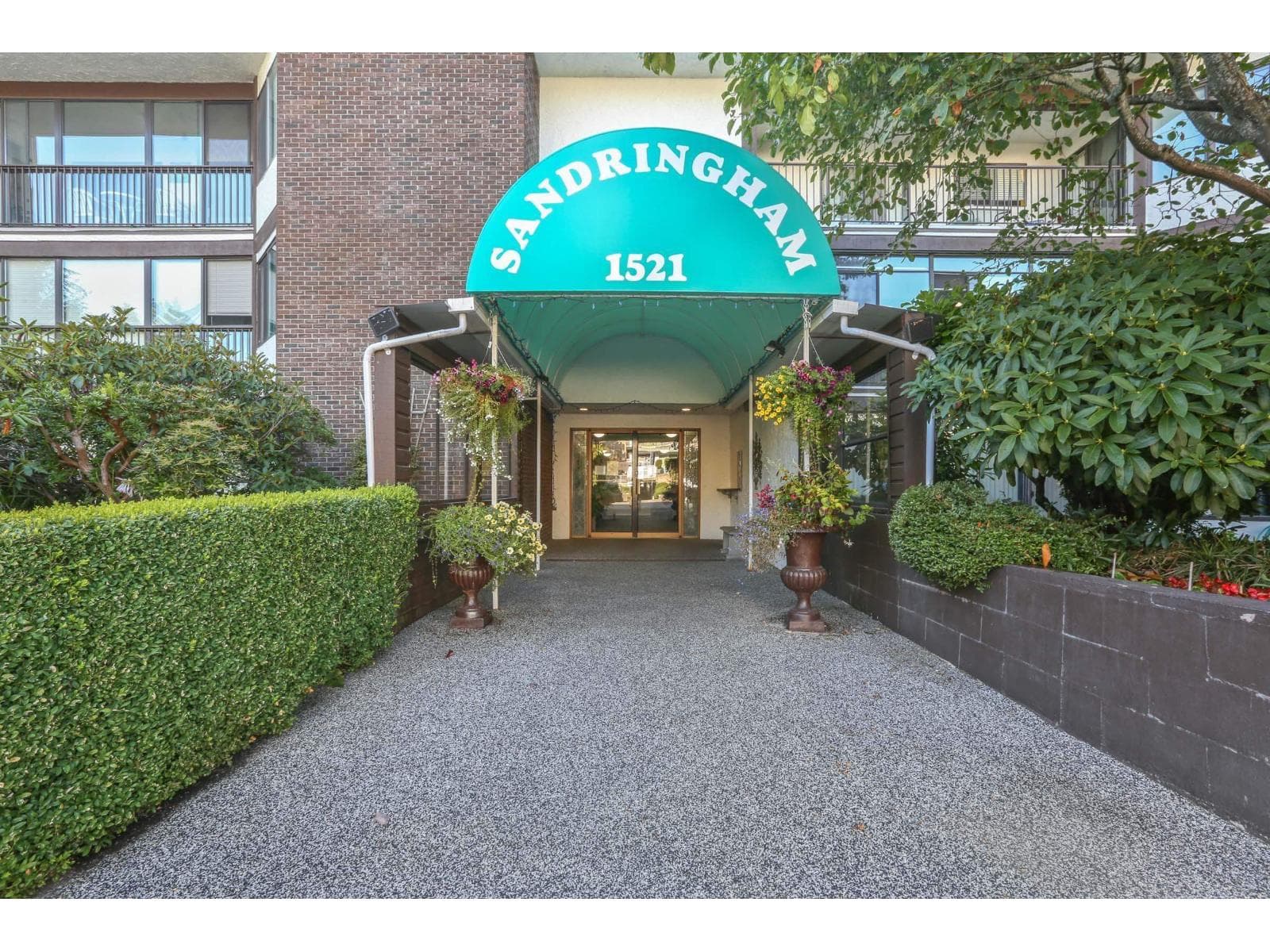 111 1521 BLACKWOOD STREET in White Rock
