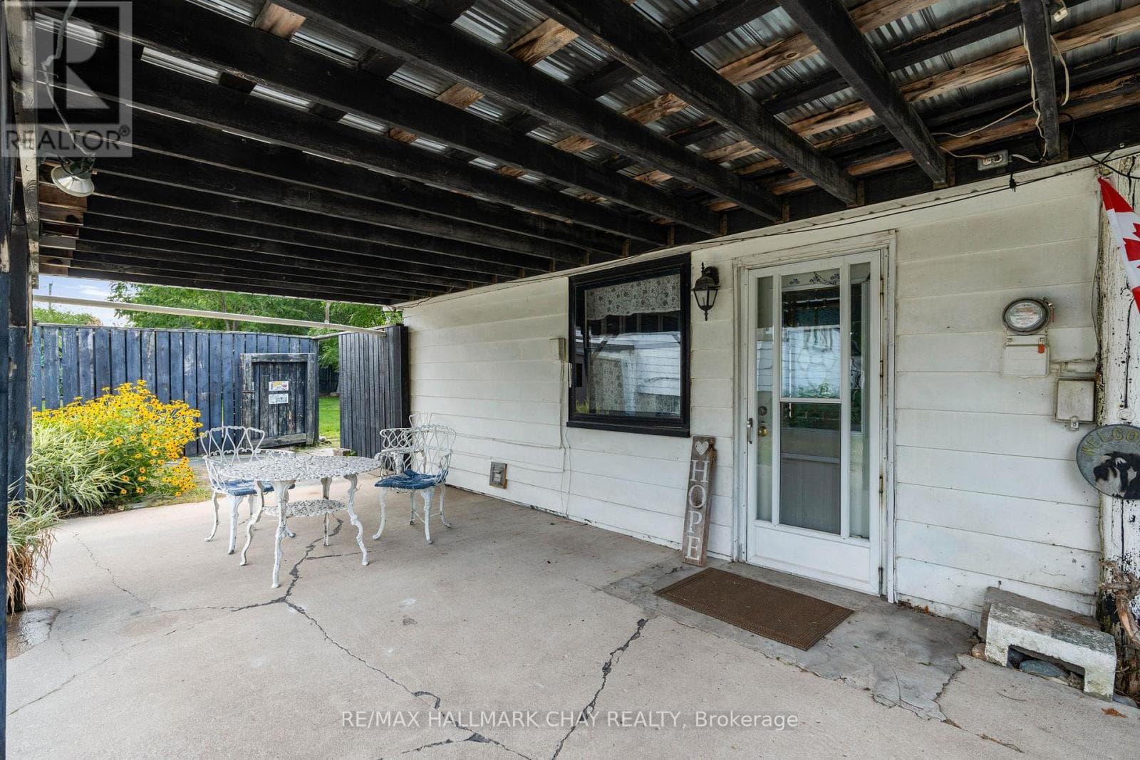 7 CAROLINE STREET E in