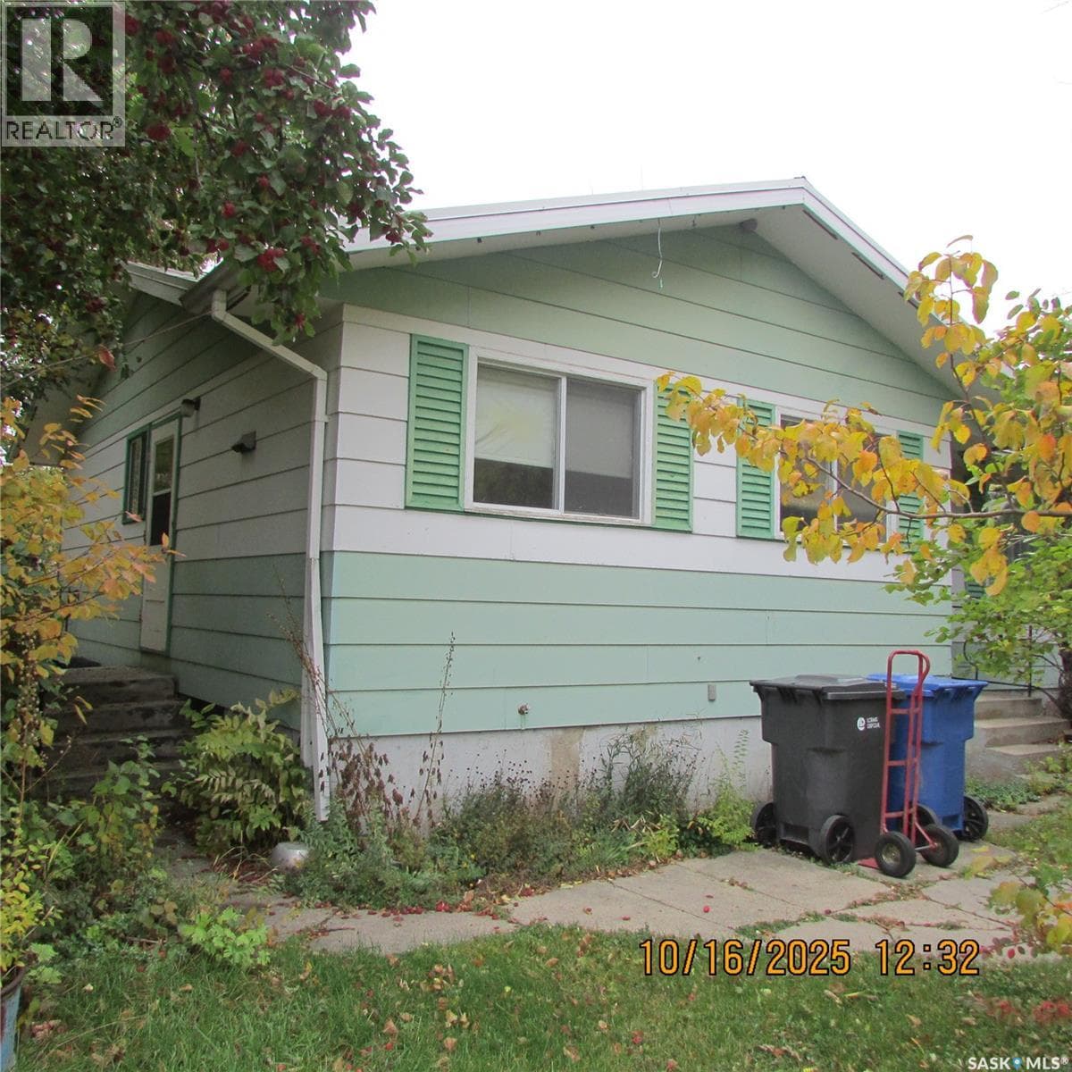 406 Chickney AVENUE in