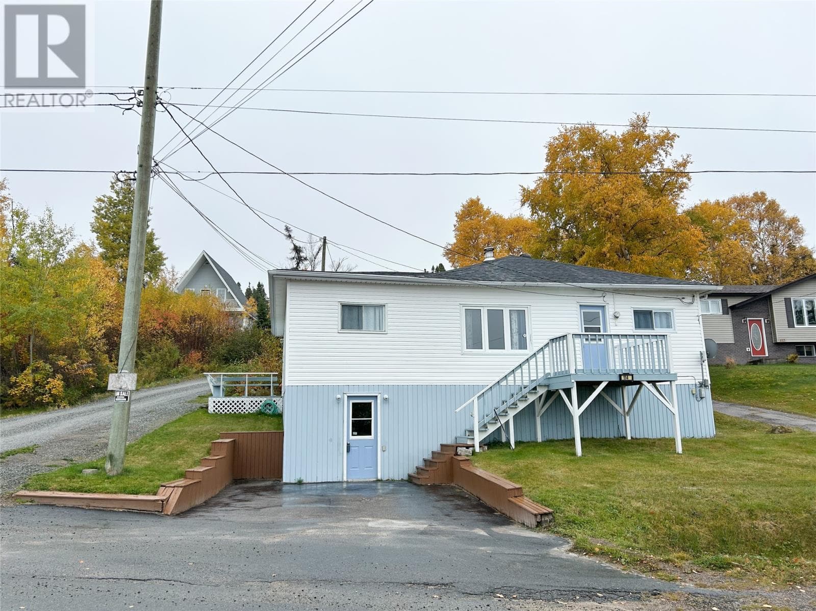 114 Riverside Road E in