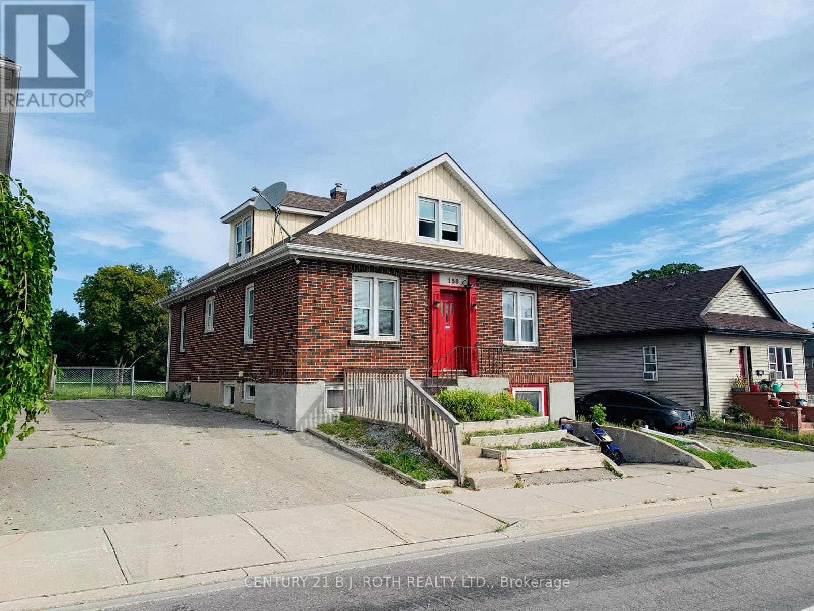 156 DUNLOP STREET WEST in