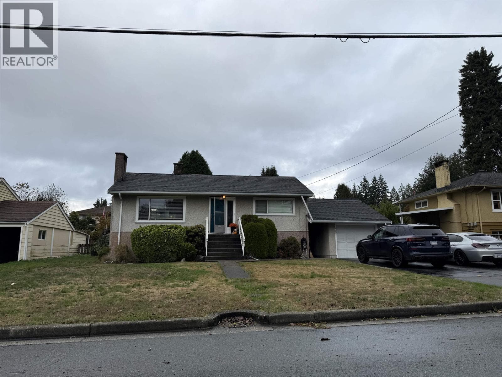 719 IVY AVENUE in