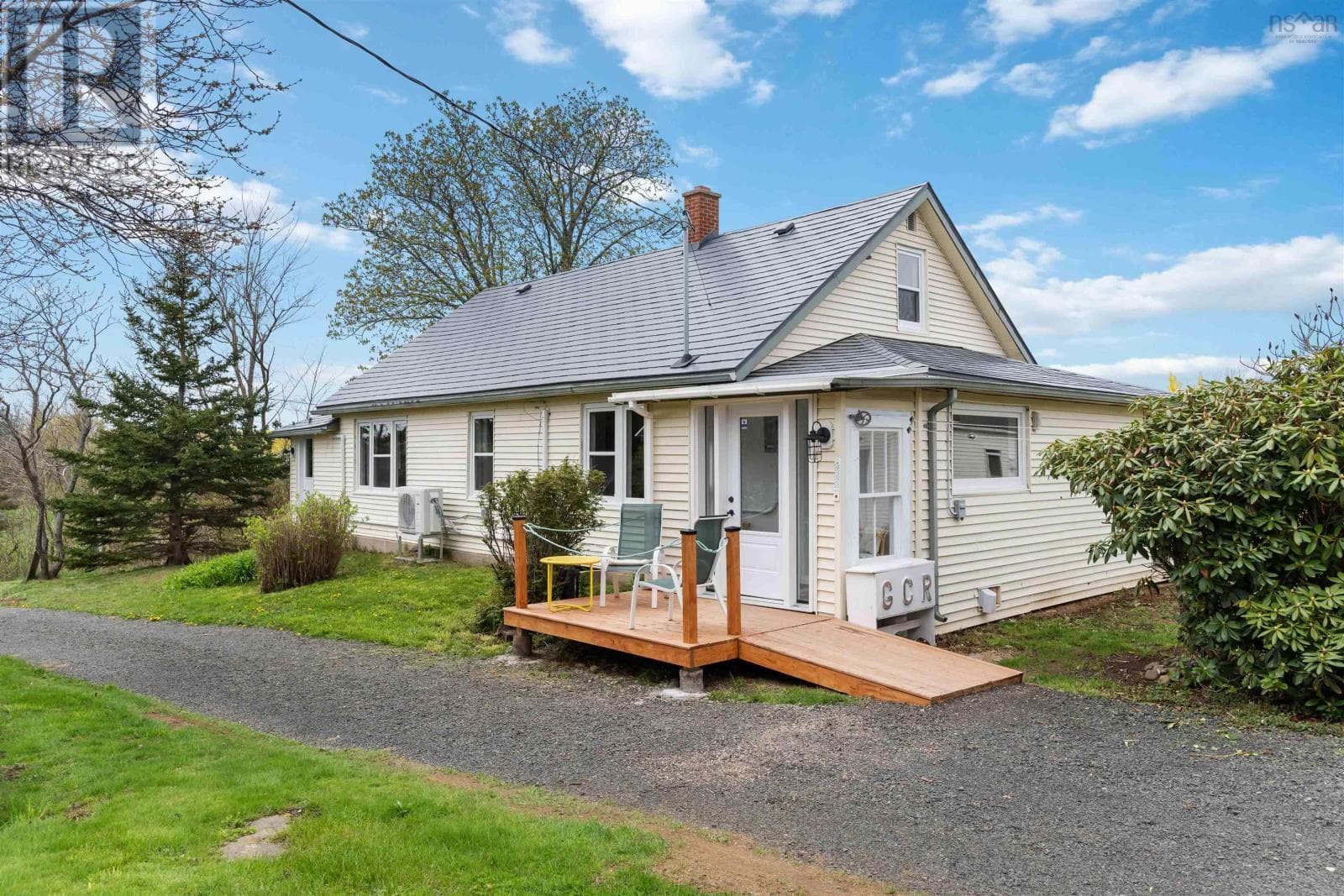 1898 HAMPTON MOUNTAIN ROAD in