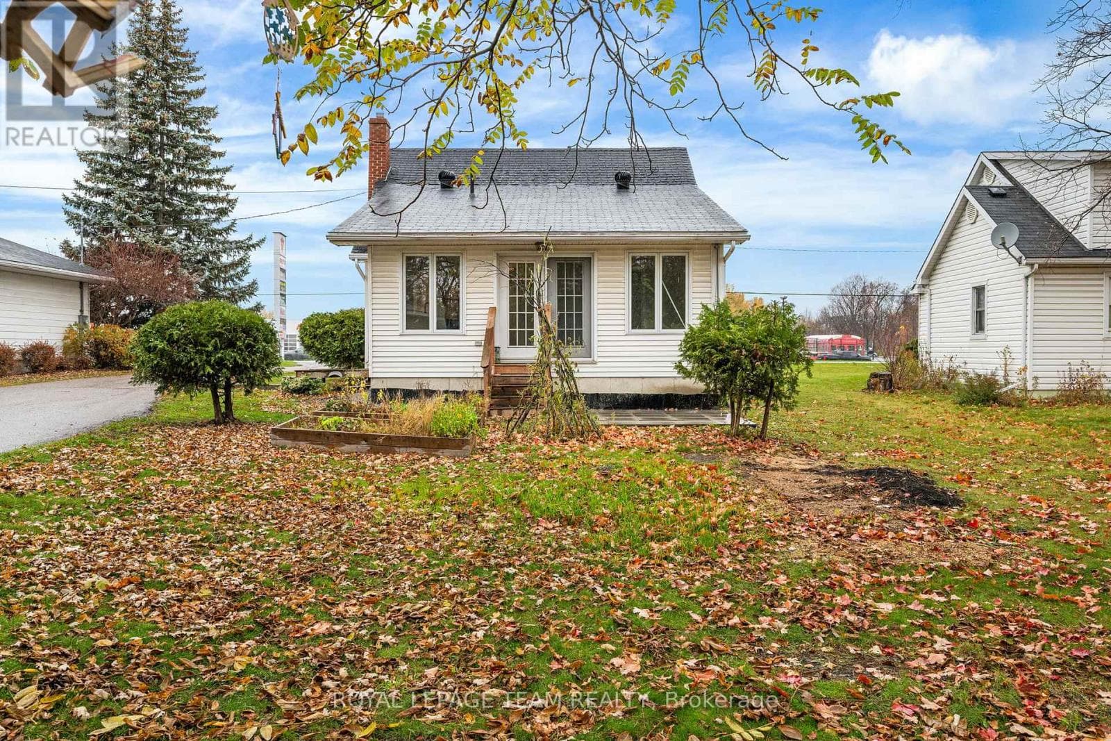 266 DANIEL STREET S in