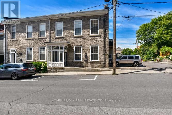 32 APPLE STREET in