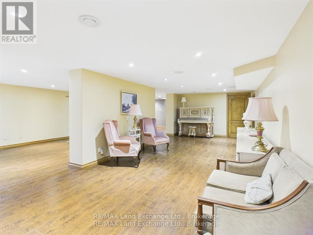 203 CAMPBELL CRESCENT in