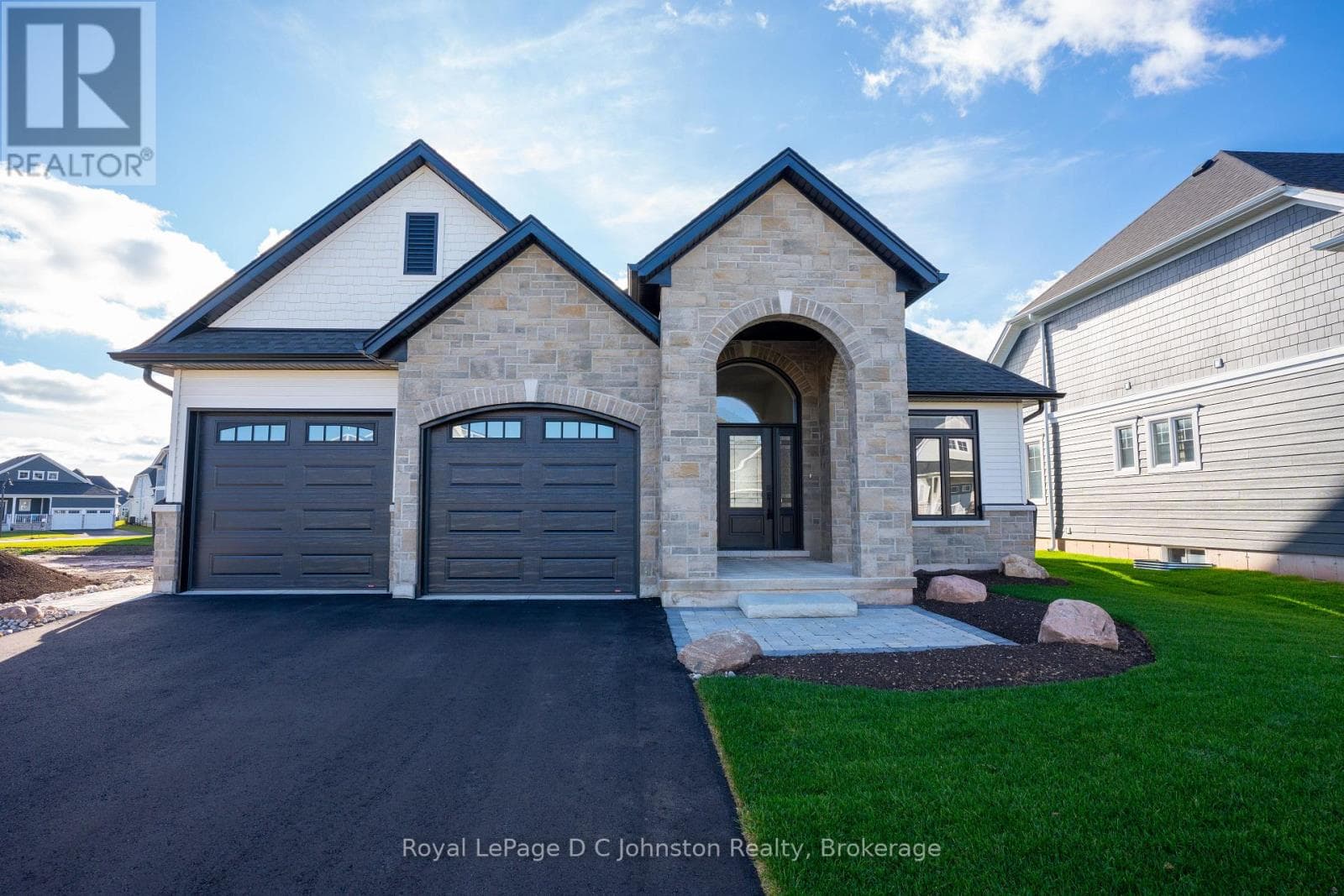 546 ALGONQUIN TRAIL in