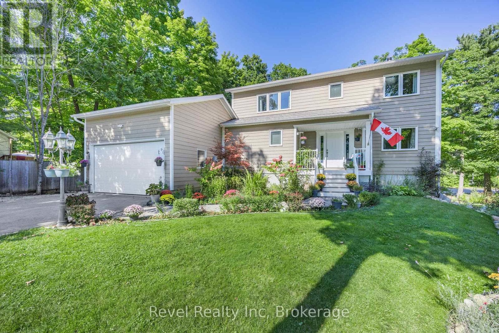 10 MUSQUAKE COURT in