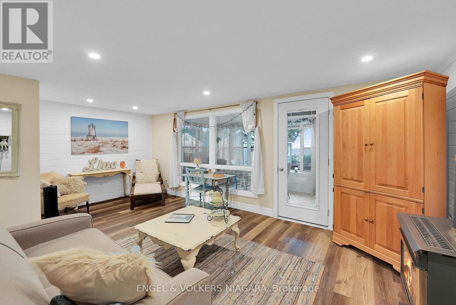 41 ANDREW CRESCENT in